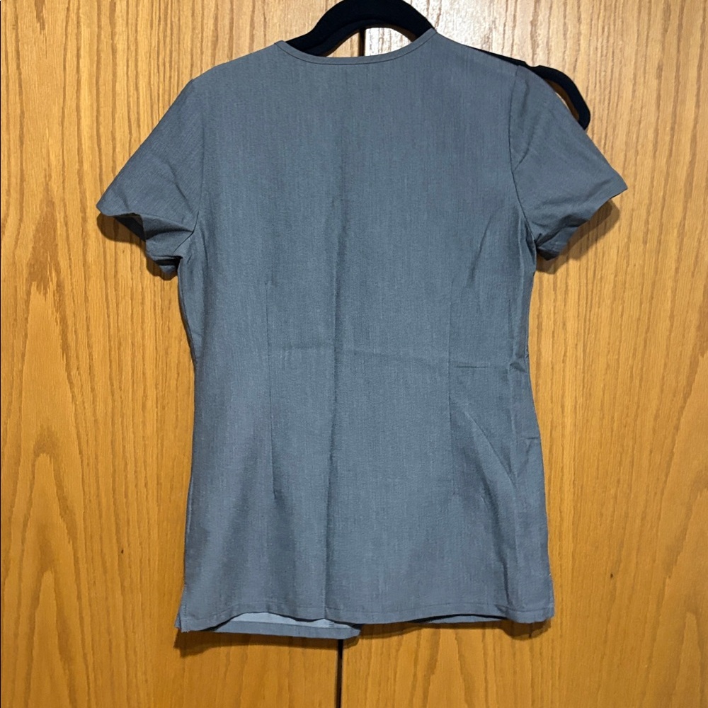 Figs women's XXS casma three-pocket scrub top in graphite gray - Picture 6 of 7